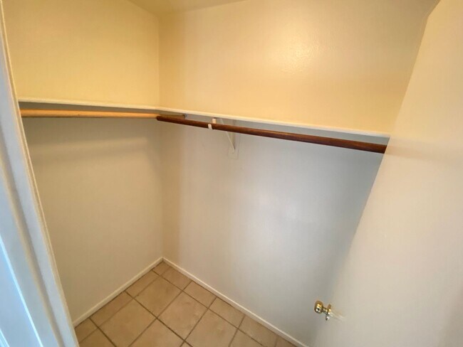 Building Photo - Charming 2 Bed/3Bath/2 Car Garage, Townhom...