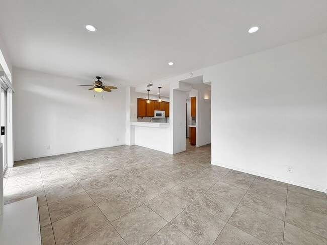 Building Photo - Beautiful 2B/2.5BA Two-Story Home with AC,...