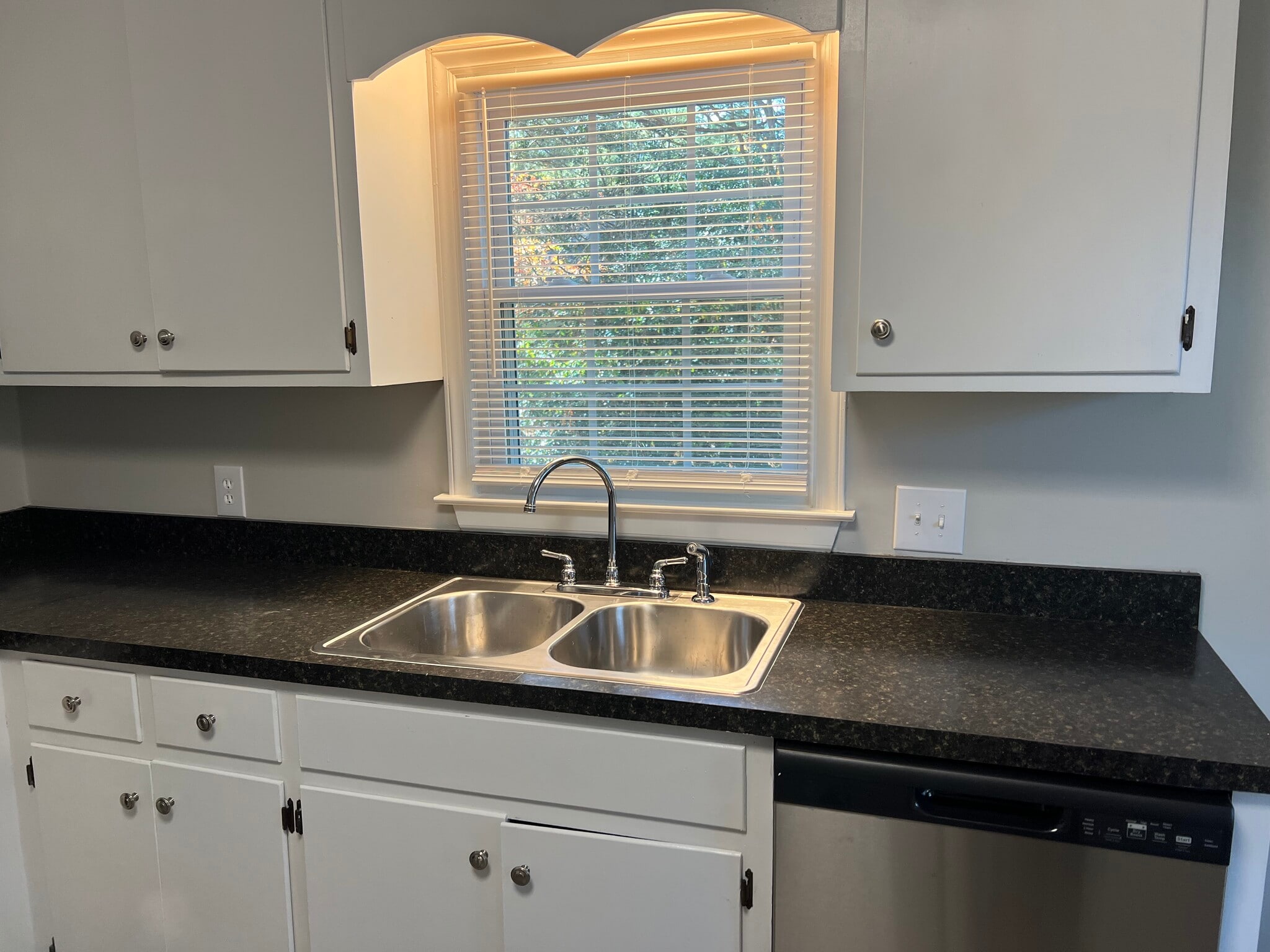 Building Photo - 2703 Byerly Dr N