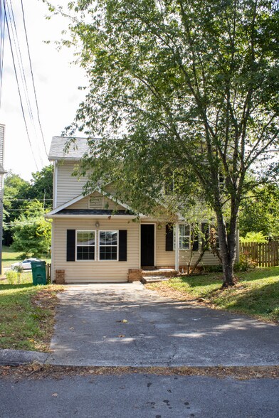 Building Photo - 9201 Shady Bend Ln