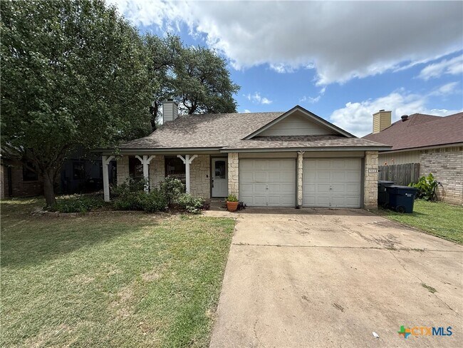 Building Photo - 702 Spring Hollow Dr