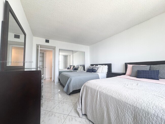 Building Photo - 3800 S Ocean Dr