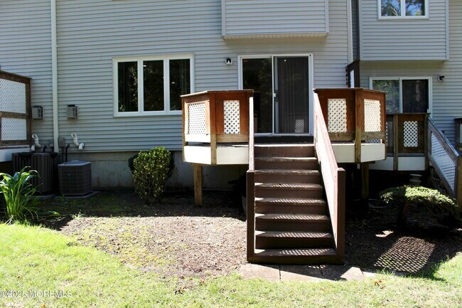Building Photo - 153 Impatiens Ct