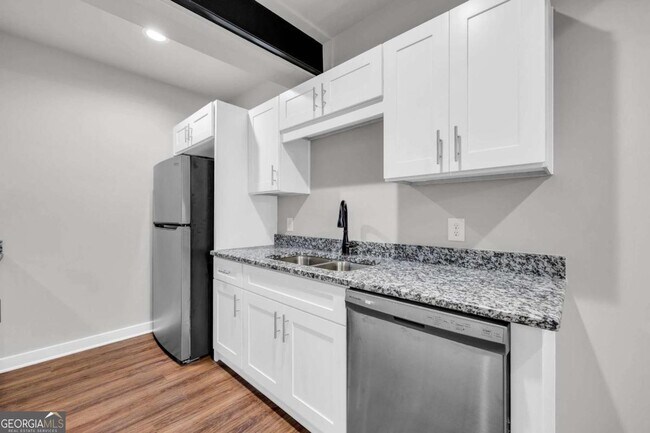 Building Photo - 86 S Forest Ave