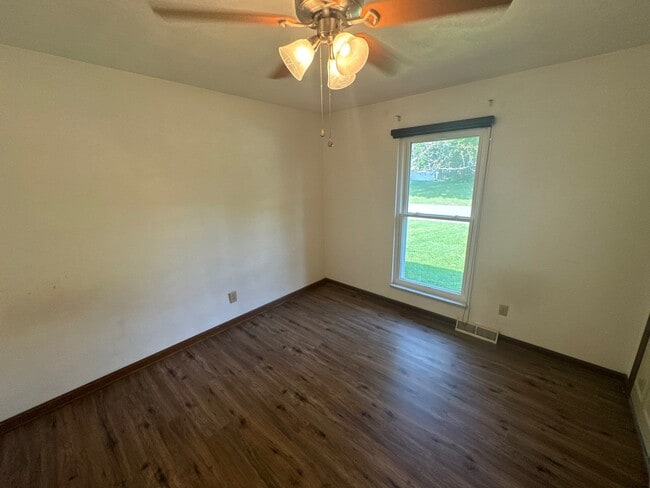Building Photo - 1704 Twinbrook Dr