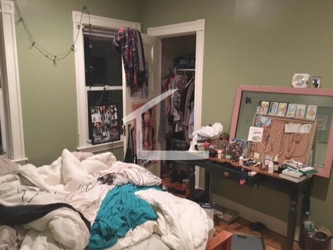 Building Photo - 6 bed in Allston