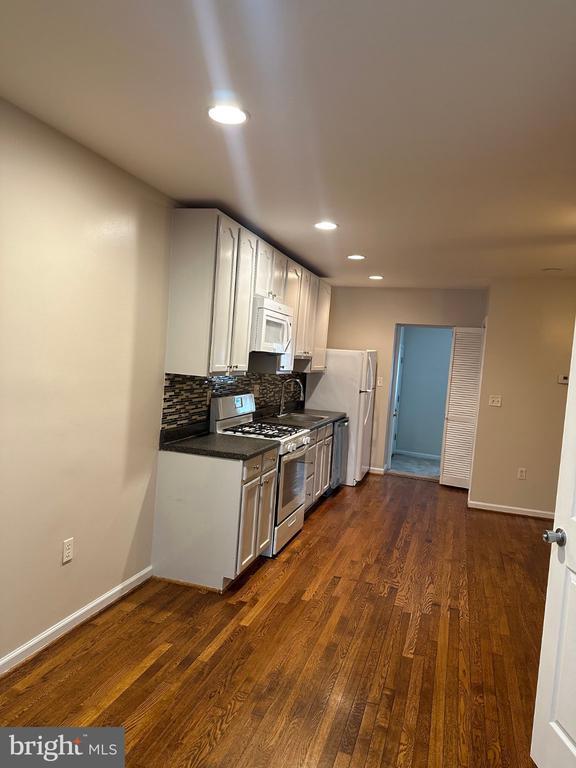 Building Photo - 1913 Rosedale St NE