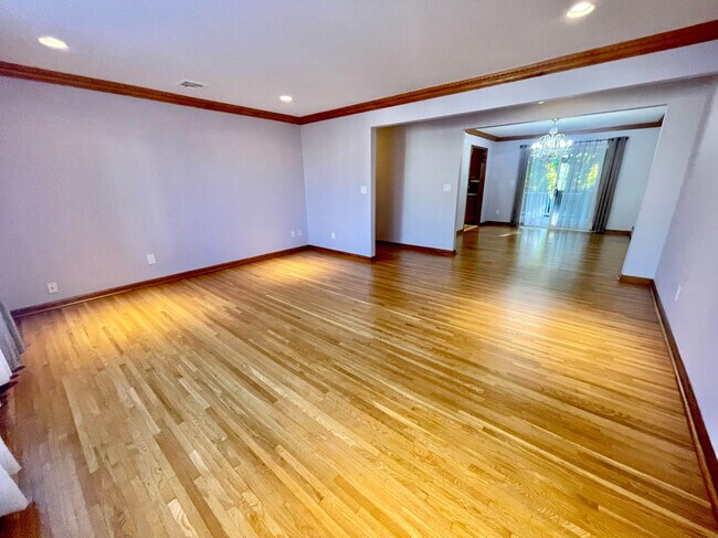 Building Photo - 18 Willow Wood Ct