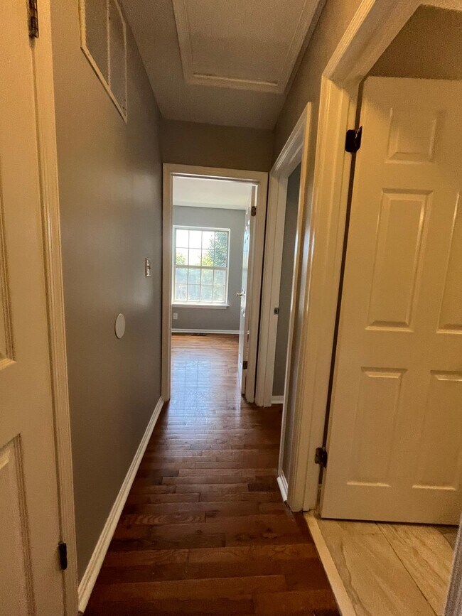 Building Photo - 4674 Mews Dr