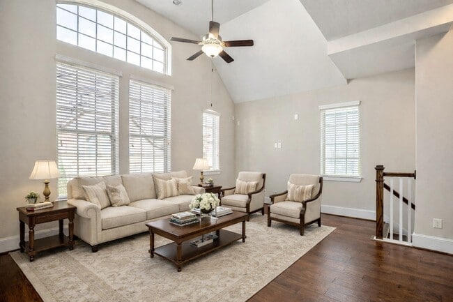 Building Photo - 11005 Acorn Falls Dr