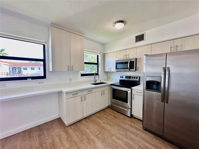 Building Photo - 4204 SW 14th St