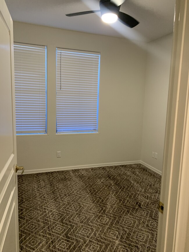 Spare bedroom room - 15221 N Clubgate Dr