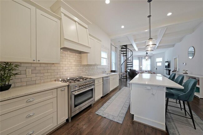 Building Photo - 224 Bass St SW