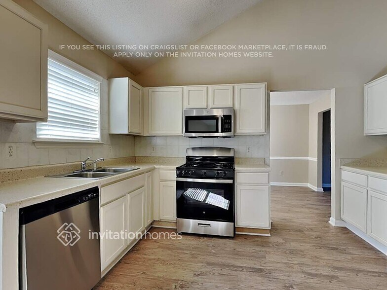 Building Photo - 3539 Riverview Club Dr