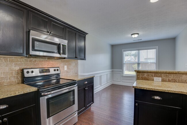Building Photo - 1721 Dunmore Ave