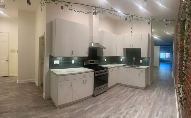 Building Photo - Promenade 151 - Work-Live