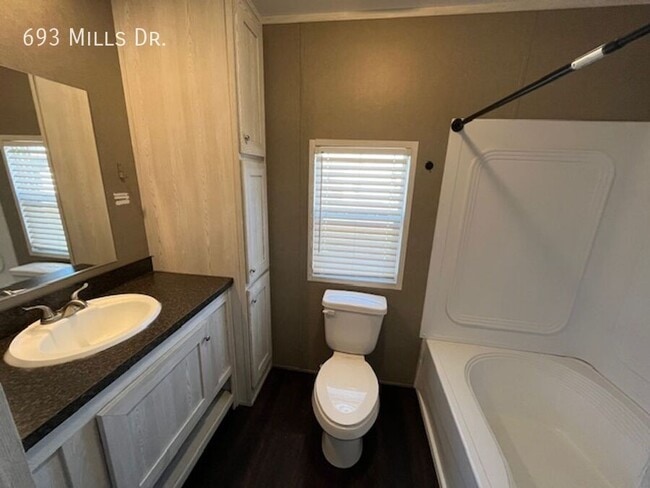 Building Photo - 693 W Mills Dr