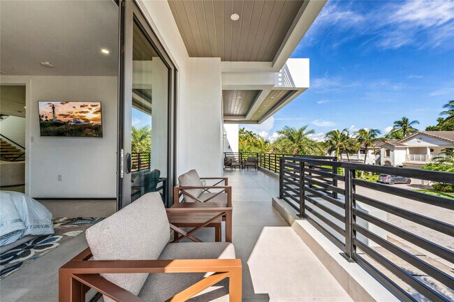 Building Photo - 3320 NE 17th St