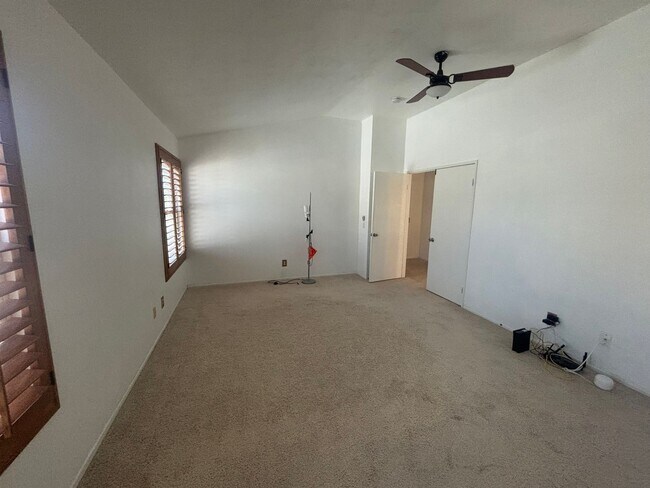 Building Photo - 40067 Villa Moura Dr