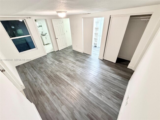 Building Photo - 1621 SW 117th Ave