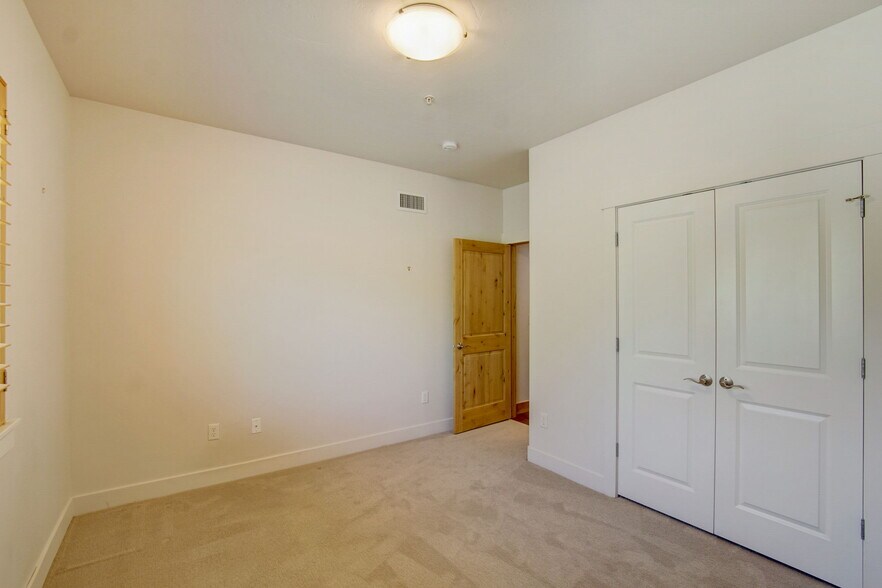 Building Photo - 5519 Lillehammer Ln