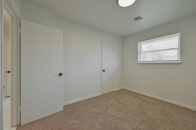 Building Photo - 505 N Norman Ave