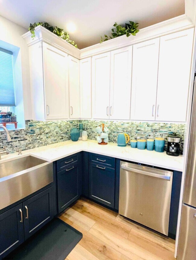 Building Photo - 1 S Bartram Ave