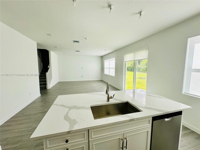 Building Photo - 7262 Lenora Ln