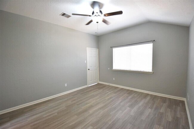 Building Photo - 2910 Walnut Springs Dr