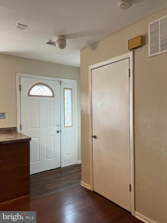 Building Photo - 9580 Canterbury Riding