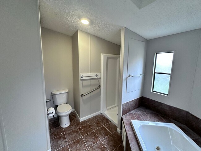 Building Photo - Beautiful Fully Remodeled Home with Large Yard and Primary Suite Bath