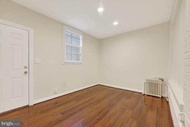 Building Photo - 1618 18th St SE