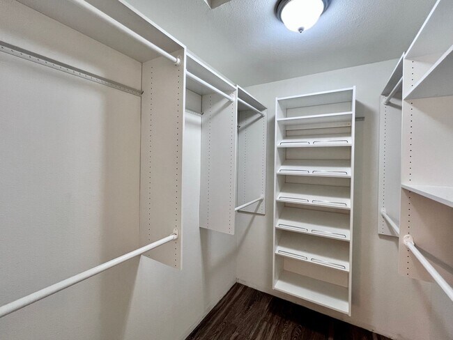 Building Photo - $2,350 Shepherd & Maple, 3 Bedroom 3 full ...