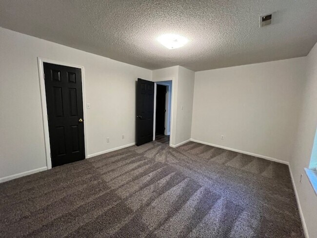 Building Photo - 3909-3911 Olympic Ct