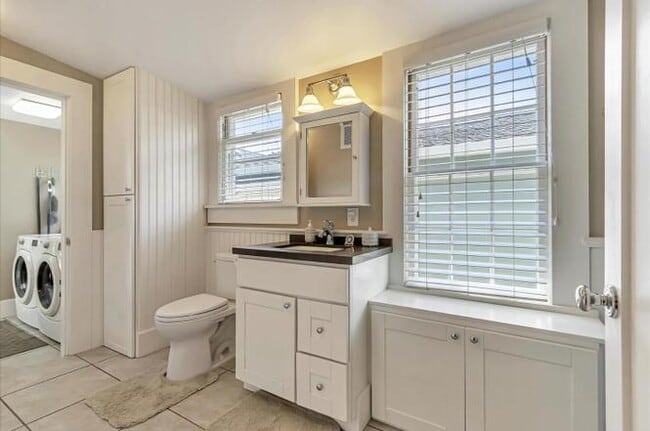 Building Photo - 1358 Fremont St