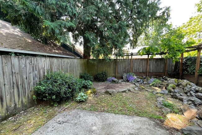 Building Photo - Lovely Concordia Home with Washer/Dryer, A...