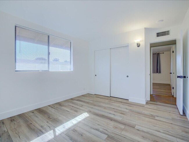 Building Photo - Stunning 4-Bedroom Home with Open Layout & Large Backyard!