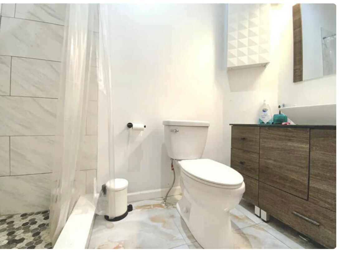 Building Photo - 1224 Wallace St