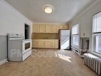 Building Photo - 484 Pleasant St