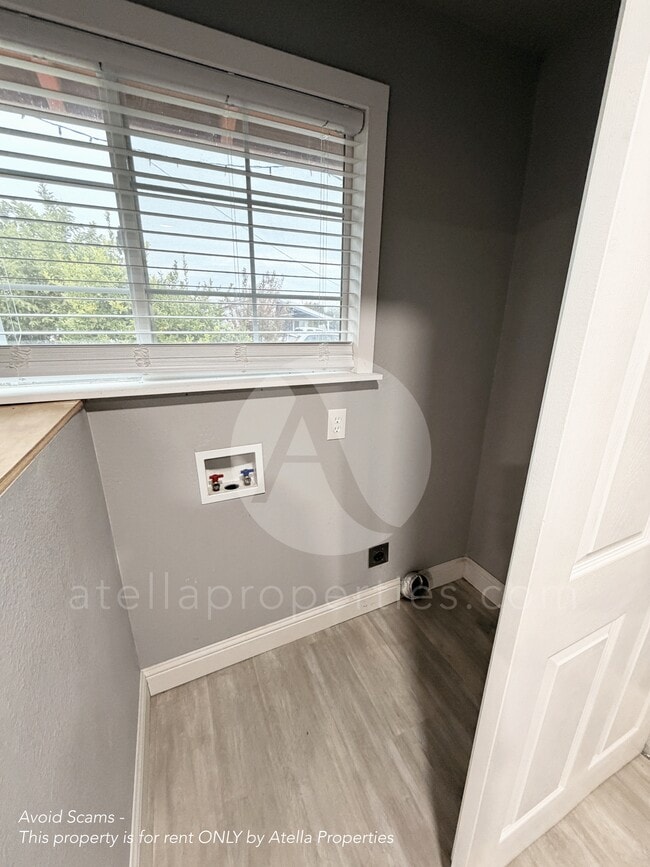 Building Photo - 25781 7th Ave