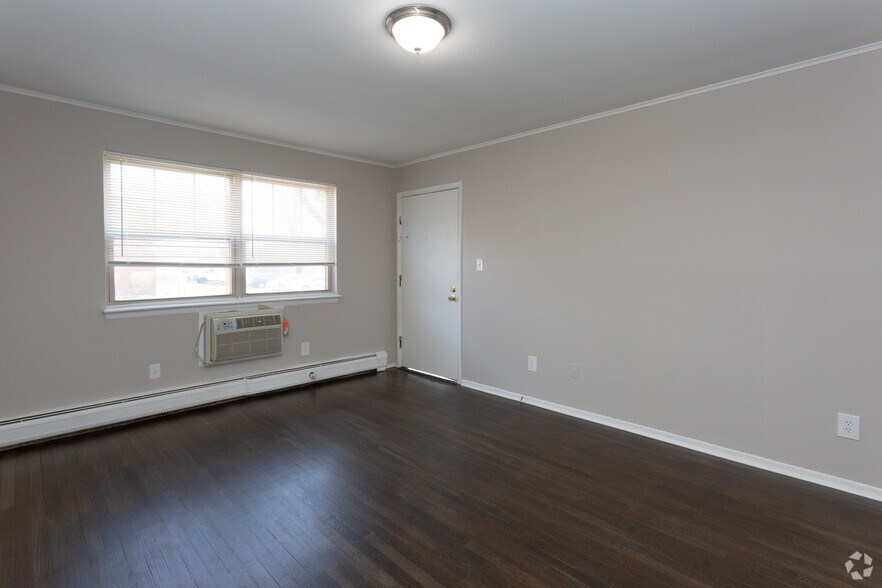 Shrewsbury Arms Apartments 74 Crawford St Eatontown NJ 07724