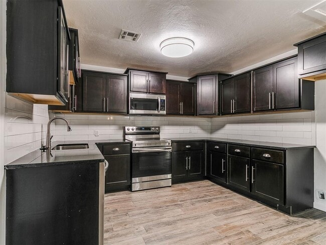 Building Photo - 816 S Santa Fe Dr