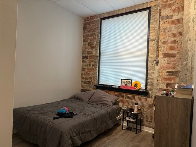 Building Photo - 20 N State St