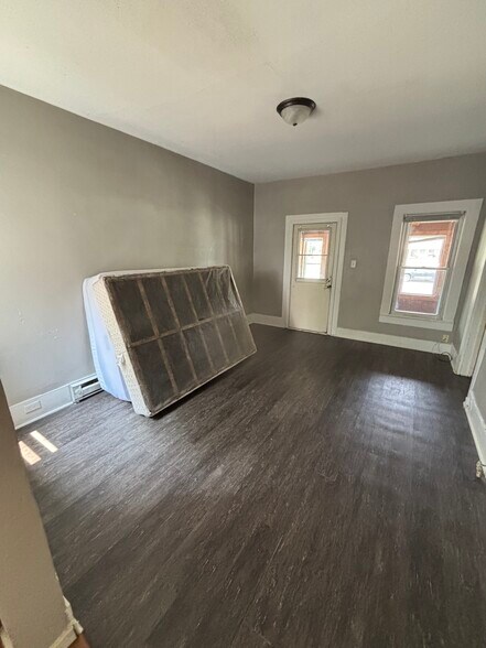 Building Photo - 539 Chippewa St
