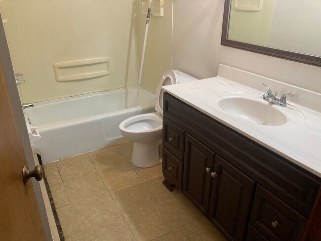 Building Photo - 10628 W Bobolink Ave