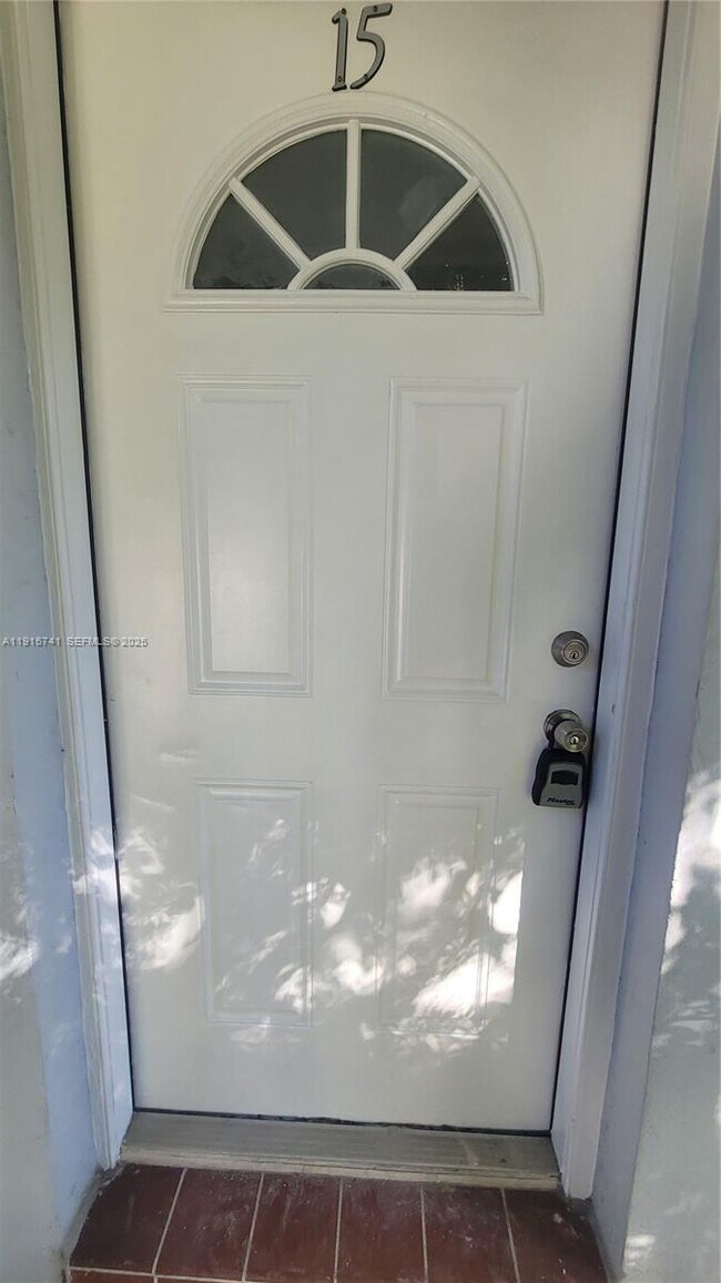 Building Photo - 2615 SW 22nd Ave