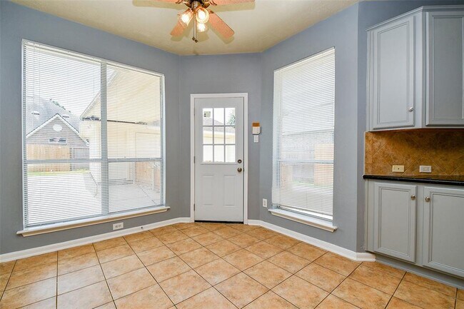 Building Photo - 12823 Dadebrook Ct