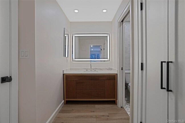 Building Photo - 400 High Point Dr