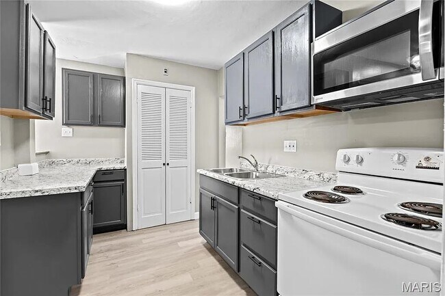 Building Photo - 43 St Celeste Dr