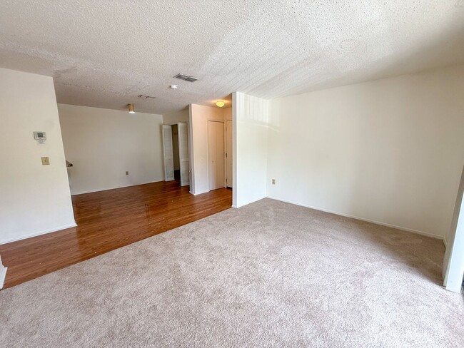 Building Photo - 3705 SW 27th St